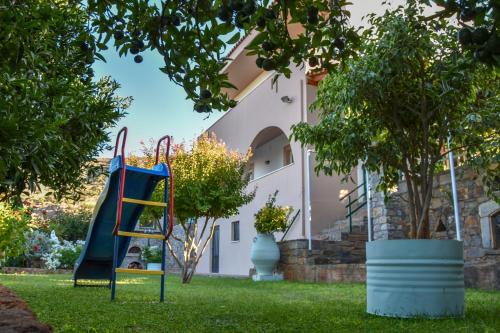 Ο χώρος παιχνιδιού για παιδιά στο Anixiatiko Villa