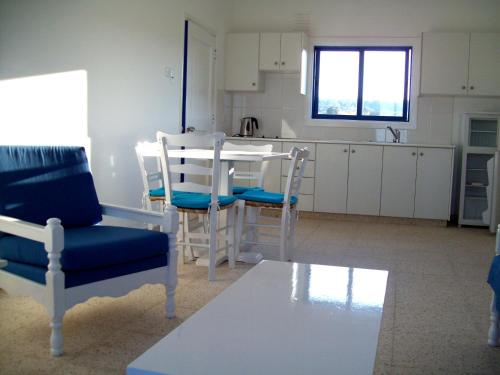 Η κουζίνα ή μικρή κουζίνα στο Flokkas Hotel Apartments
