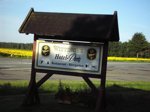 a sign in front of a parking lot at Land gut Hotel Dierks in Repke