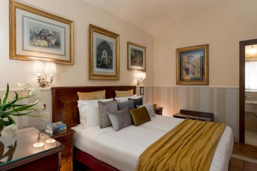 Ένα ή περισσότερα κρεβάτια σε δωμάτιο στο Hotel Des Artistes Roma