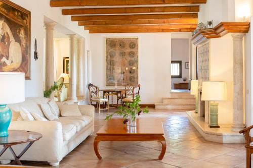 a living room with a couch and a table at Villa Il Turchetto in Manciano