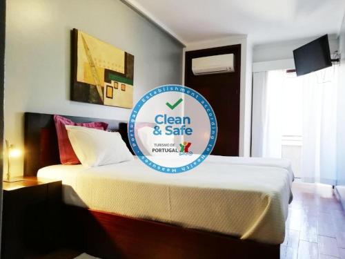 Cama ou camas em um quarto em Hotel Dom Joao IV