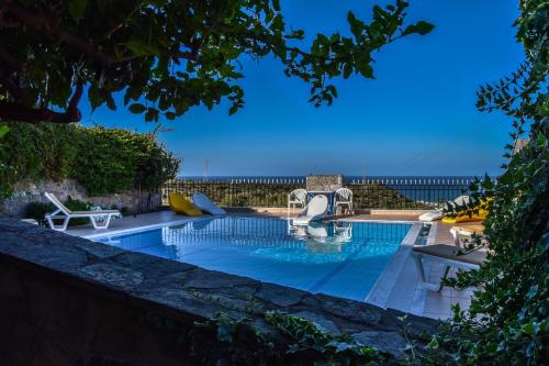 Πισίνα στο ή κοντά στο Anixiatiko Villa