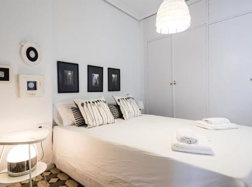 Alhóndiga Suite Apartment with Terrace