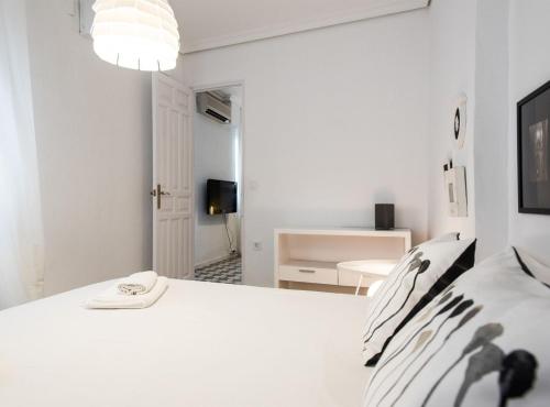 Alhóndiga Suite Apartment with Terrace