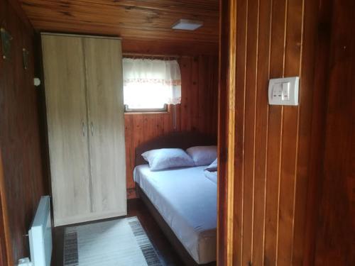 Postel nebo postele na pokoji v ubytování Brvnara Brković