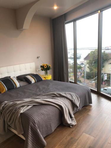 Cama ou camas em um quarto em Apartments on Nesebrskaya 14