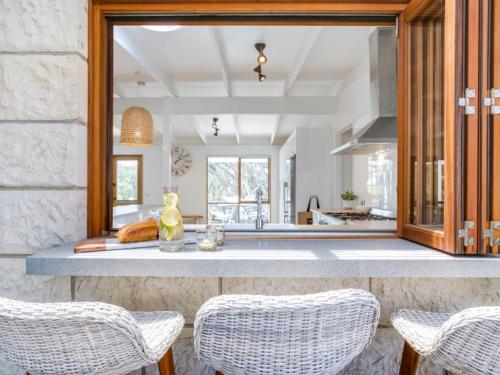 een keuken met een aanrecht met stoelen en een keukeneiland bij Stunning Sorrento Escape With Pool in Sorrento