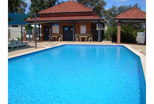 a swimming pool with a blue and white tub at Discovery Parks - Perth Airport in Perth