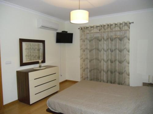 Postel nebo postele na pokoji v ubytování Casa São Bartolomeu - 5 Quartos com Piscina