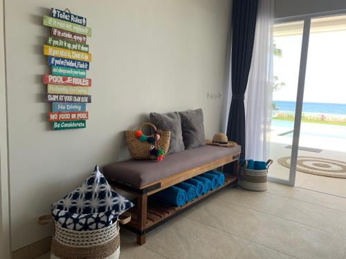 Χώρος καθιστικού στο Premium Beachfront Villa Serenity