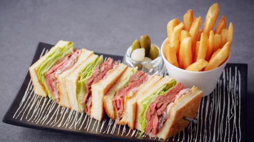 Makanan di atau berdekatan hotel