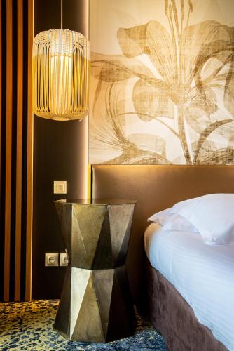 a bedroom with a bed and a pendant light at Best Western Aquakub in Aix-les-Bains