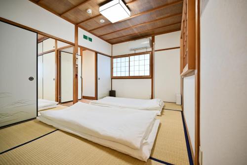 Легло или легла в стая в 鴨川 栄の屋 Kamo River Machiya Halo House