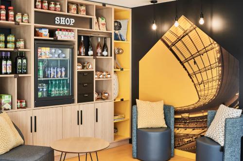 Ο χώρος του lounge ή του μπαρ στο Aparthotel Adagio Access Paris Saint-Denis Pleyel