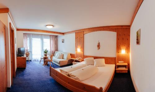 Lova arba lovos apgyvendinimo įstaigoje Hotel Pension St. Leonhard