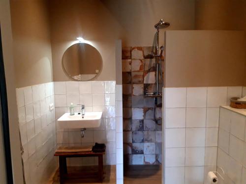 a bathroom with a sink and a shower at 't Buitenverblijf Erve Punte in Losser