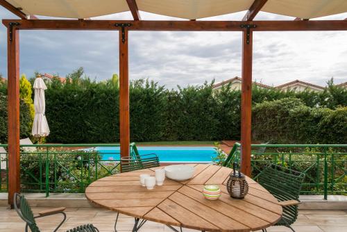 Bazén v ubytování Venus Villa with Private Pool, 2min to the Beach nebo v jeho okolí