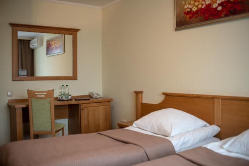 Postel nebo postele na pokoji v ubytování Hotel Ternopil