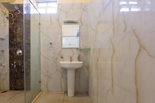 Ένα μπάνιο στο KSTDC Hotel Mayura Pine Top Nandi Hills