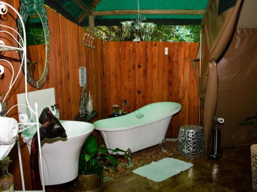 Un baño de Wielewaal Bush Lodge
