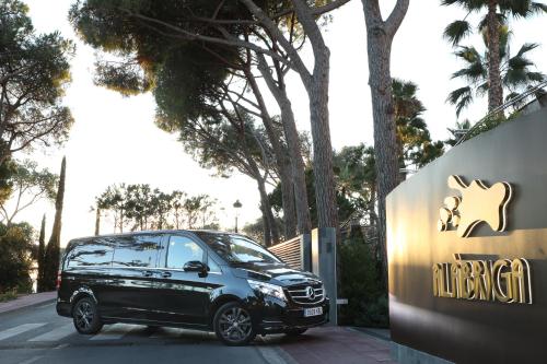 a black and white van parked next to a sign at Alàbriga Hotel GL in S'Agaro
