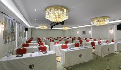 El área de trabajo o centro de convenciones de Atli Hotel Ankara
