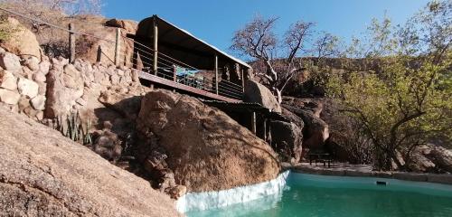 겨울의 Ondudu Safari Lodge