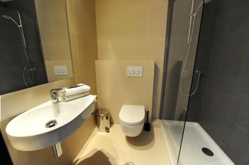 
A bathroom at Hotel Domus
