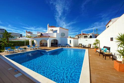 Villa Francella- Relaxing holidays in an ideal location by DreamvillasAlbufeira