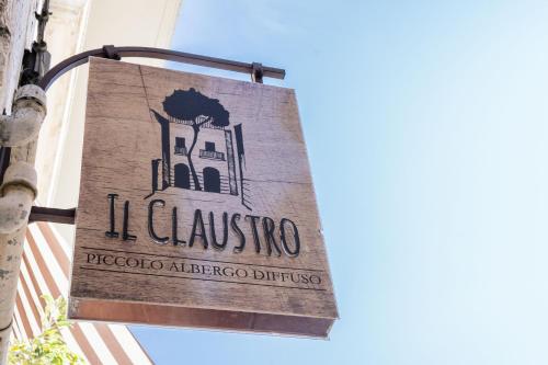 Il Claustro - Bed and breakfastに飾ってある許可証、賞状、看板またはその他の書類