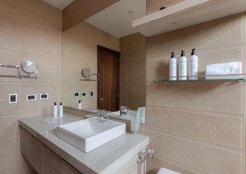 a bathroom with a sink and a mirror at Hotel Puerto Pacifico Guayaquil Airport in Guayaquil
