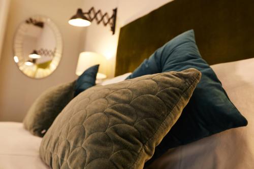 Ein Bett oder Betten in einem Zimmer der Unterkunft The Lawrence