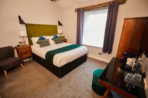 Ein Bett oder Betten in einem Zimmer der Unterkunft The Lawrence