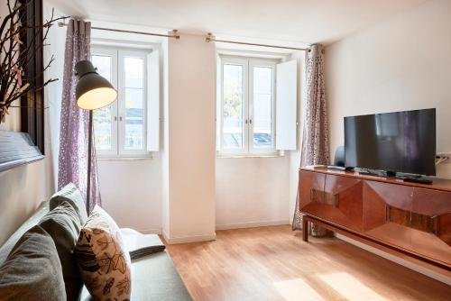 Renovated Charming Apartment, By TimeCooler