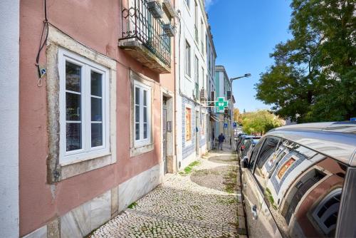 Renovated Charming Apartment, By TimeCooler