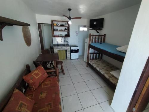 a small room with a bed and a kitchen at Solar Dona Maria in Pinheira