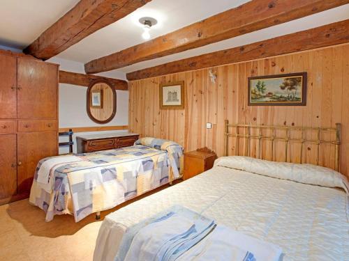 Säng eller sängar i ett rum på Snug Holiday Home in Valladolid with Private Pool