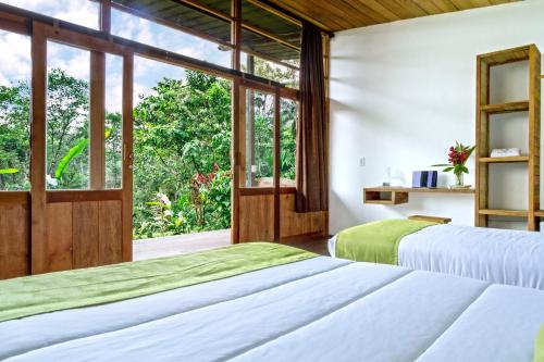 מיטה או מיטות בחדר ב-Kuyana Amazon Lodge