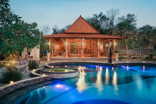 Swimming pool sa o malapit sa Jukung Cottage