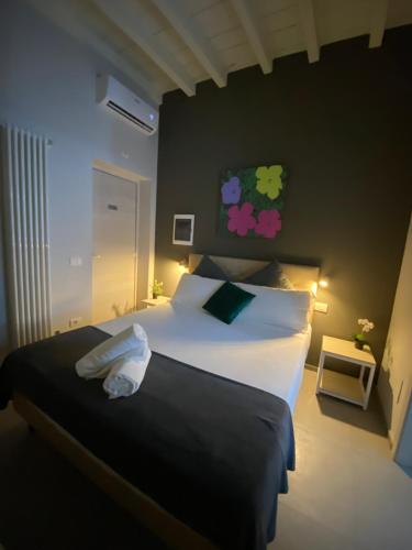 a bedroom with a large bed in a room at Lo Stallone -Malpensa Milan airport in Buscate