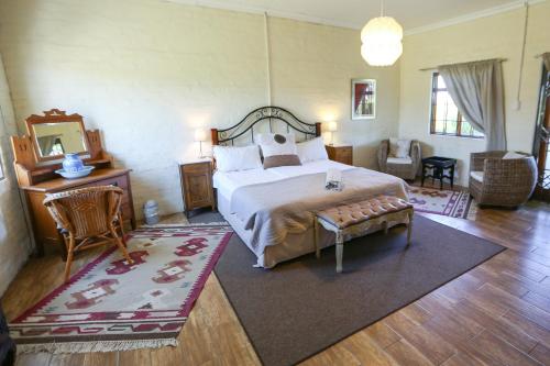 A bed or beds in a room at Jacaranda Wine And Guestfarm