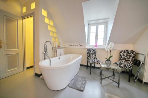 Koupelna v ubytování Corseaux Beach rooms-Riviera Beach apartments