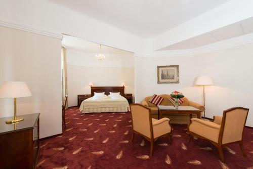 Postel nebo postele na pokoji v ubytování Ensana Thermia Palace