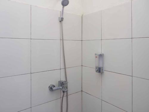 Koupelna v ubytování RedDoorz near RSUD Nganjuk