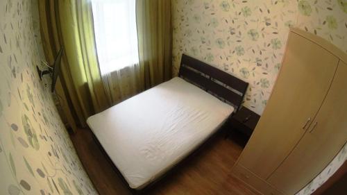 Апартаменты на Челюскинцев 3 tesisinde bir odada yatak veya yataklar