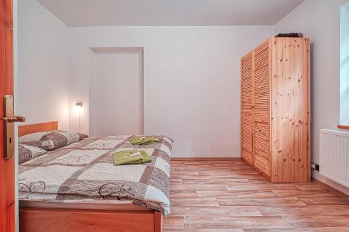 Ένα ή περισσότερα κρεβάτια σε δωμάτιο στο Apartments White - Hill