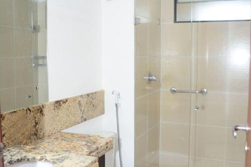 a bathroom with a shower and a sink at Natal Plaza requinte, conforto e vista para o mar in Natal