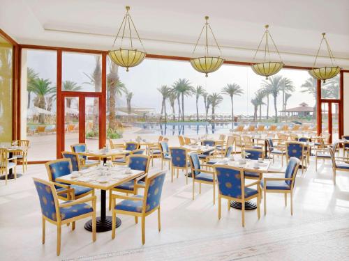 En restaurant eller et andet spisested på Mövenpick Resort & Marine Spa Sousse