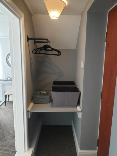 a room with a shelf with a box on it at Carpenters Arms in Boston